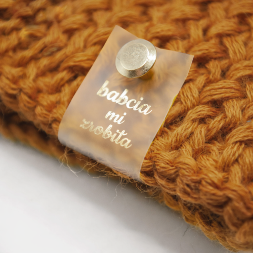 Metka przeźroczysta silikonowa z nitem: 2cmx6cm babcia mi zrobiła napis kolor: złoty